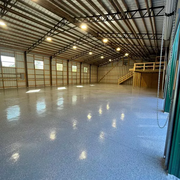 5,000 sq/ft partial flake system for a warehouse completed in 3 days 💎💪🏼