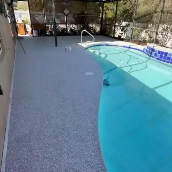 Prepare for spring and summer pool season by transforming your pool deck with our flake floor system! 🙌