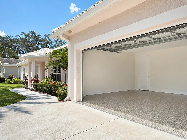 Decorative flake garage floor shown on the Del Rio service page.